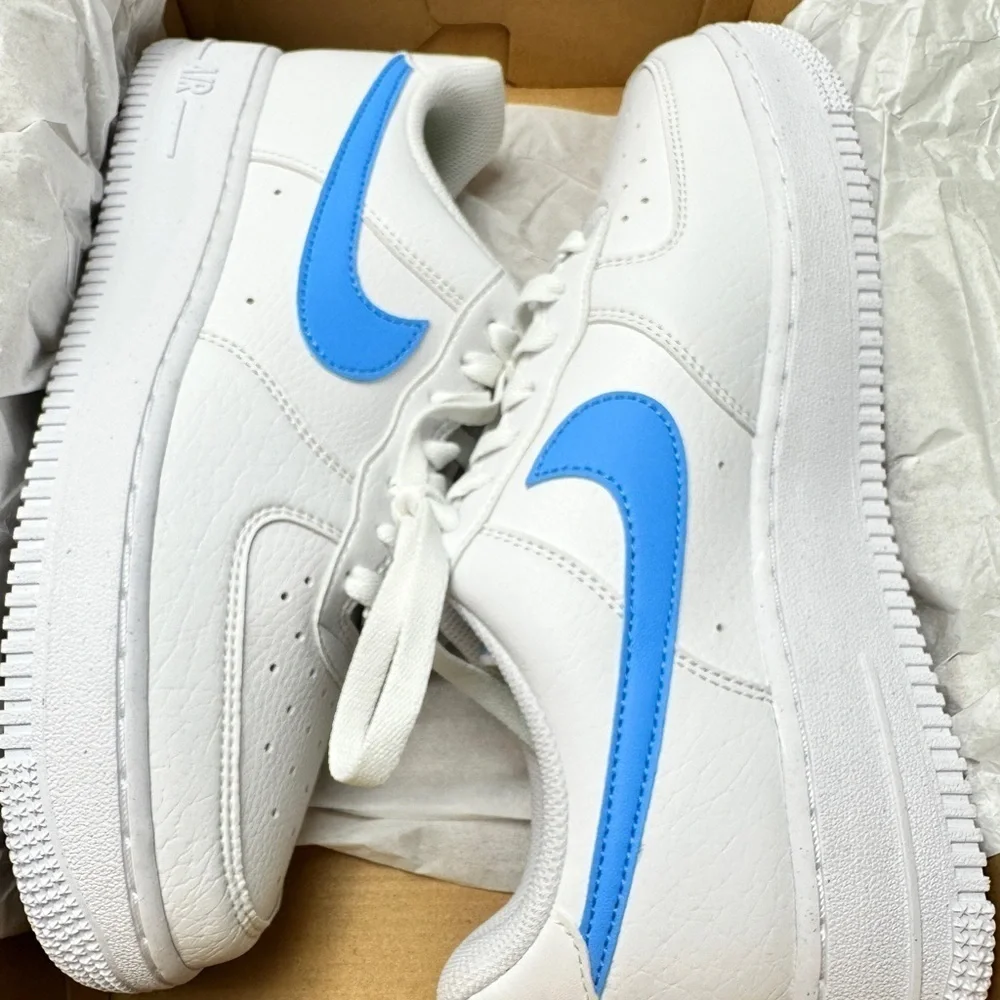 Nike Women's Air Force 1 '07 Shoe Size 8 w/Blue Swish - NEW